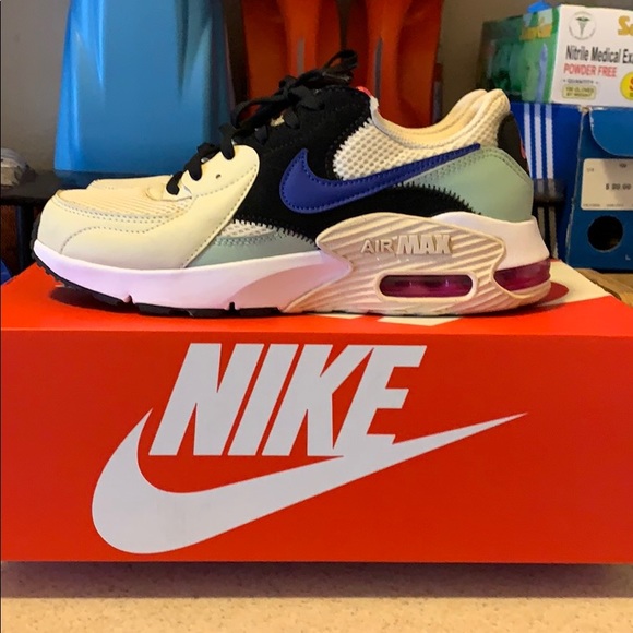 Nike shoes - Picture 9 of 10